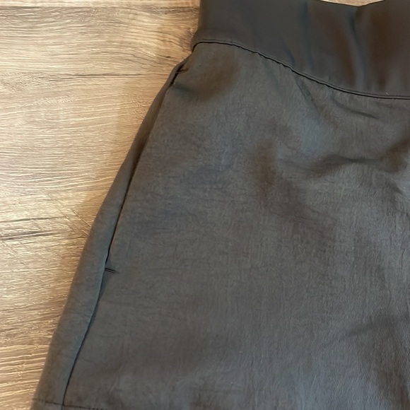 Nike high waisted grey anthracite shorts with pockets, zipped pocket, Large,NWT - Picture 8 of 10